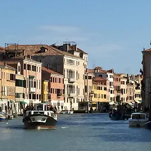 eagles-nest-venice-guest-house.hotelslidodijesolo.com/